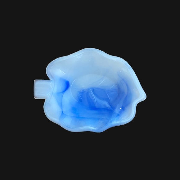 Leaf Akro Agate Glass Dish - Picture 2 of 3